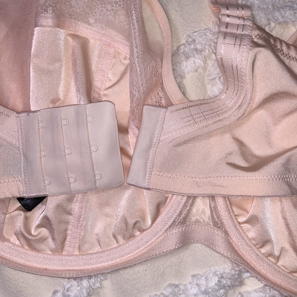 Understance Bra 46DDD - Picture 4 of 5